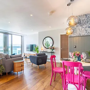 Out Of Office @ Ryedale House Apartment York