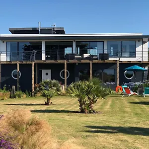 La Maison Bateau Au Bord De Guissény